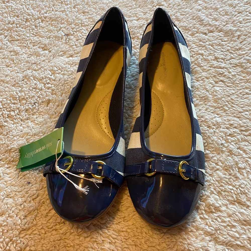 Blue&white striped flats•brand new